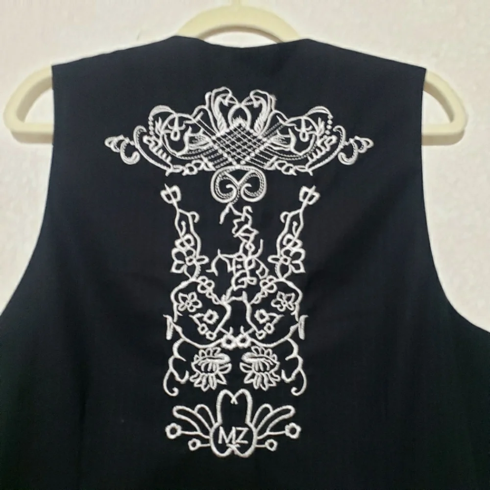 Meztizos Black Vest with White Embroidery..size:S